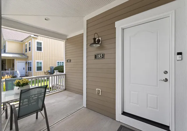 Listing Photo 5 - Condo for sale in building located at 185 W Case St, Powell, OH 43065
