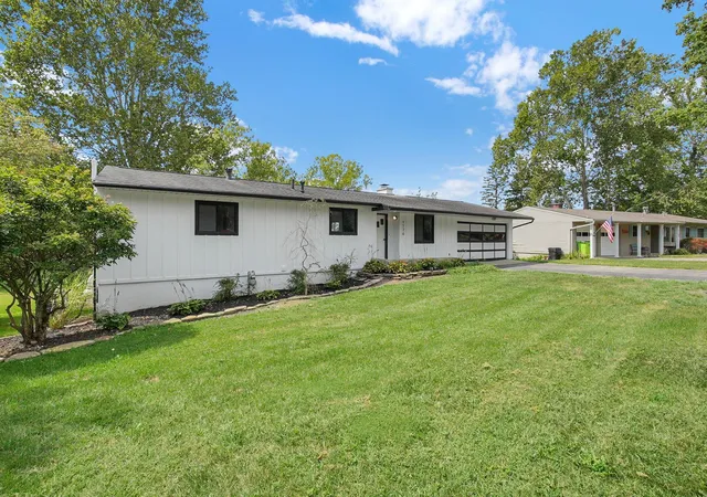 Photo 2 of Single family home for sale at 1176 Cambridge Pl, Circleville, OH 43113 | MLS# 226034040 | Listing updated on 2026-09-13