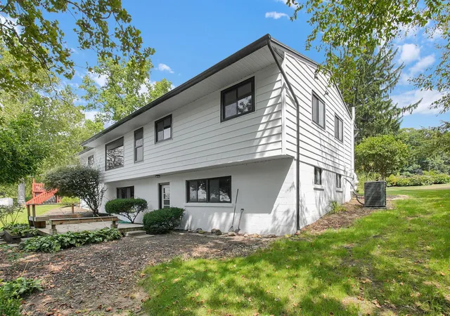 Photo 3 of Single family home for sale at 1176 Cambridge Pl, Circleville, OH 43113 | MLS# 226034040 | Listing updated on 2026-09-14