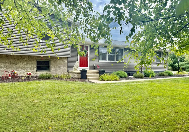 Photo 3 of Single family home for sale at 9347 Frabell Dr, Powell, OH 43065 | MLS# 226033625 | Listing updated on 2026-09-12