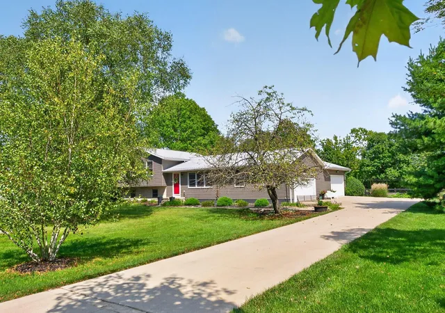 Photo 3 of Single family home for sale at 9347 Frabell Dr, Powell, OH 43065 | MLS# 226033625 | Listing updated on 2026-09-12