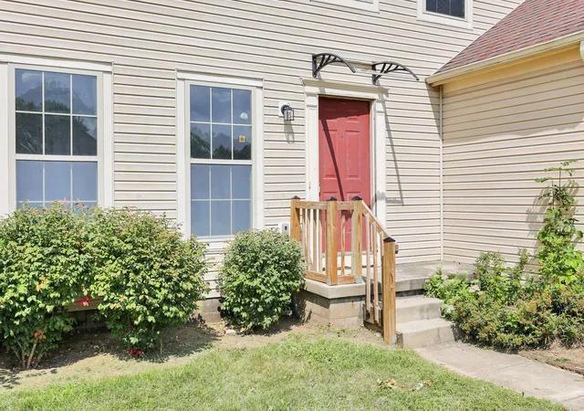 Photo 4 of Single family home for sale at 718 Tricolor Dr, Reynoldsburg, OH 43068 | MLS# 226033244 | Listing updated on 2026-09-05