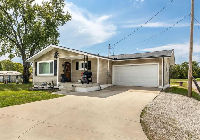 Photo 1 of Single family home for sale at 107 Jefferson Ave, Ashville, OH 43103 | MLS# 226033254 | Listing updated on 2026-09-17