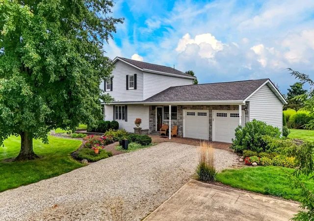 Photo 2 of Single family home for sale at 14941 Ohio 104, Ashville, OH 43103 | MLS# 226033264 | Listing updated on 2026-09-23