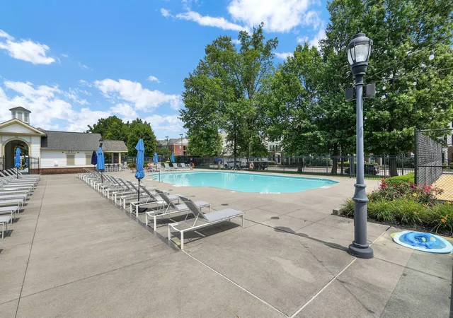 Listing Photo 2 - Condo for sale in building located at 3727 Rubythroat Dr, Columbus, OH 43230 - Unit #19