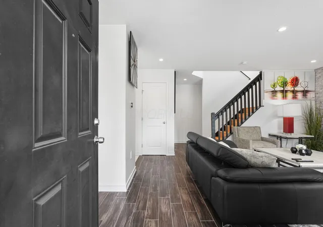 Listing Photo 4 - Condo for sale in building located at 3727 Rubythroat Dr, Columbus, OH 43230 - Unit #19