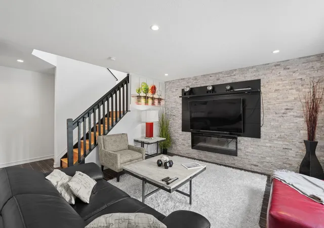 Listing Photo 5 - Condo for sale in building located at 3727 Rubythroat Dr, Columbus, OH 43230 - Unit #19