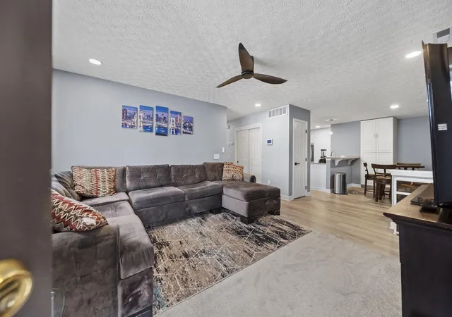 Listing Photo 5 - Condo for sale in building located at 5164 Mantua Dr, Canal Winchester, OH 43110 - Unit #65A