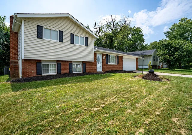 Photo 2 of Single family home for sale at 3461 Dillward Dr, Columbus, OH 43219 | MLS# 226033285 | Listing updated on 2026-09-13