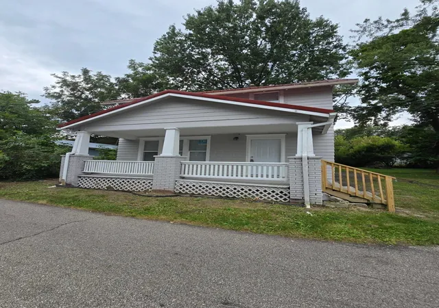 Photo 2 of Single family home for sale at 28 Cameron Ave, Mansfield, OH 44902 | MLS# 226033300 | Listing updated on 2026-09-03
