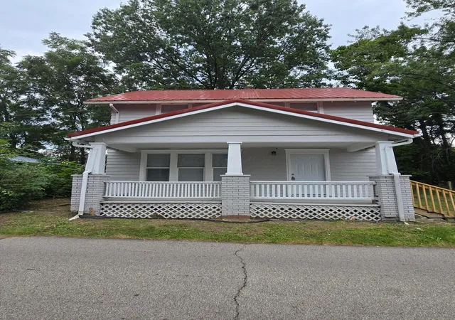 Photo 3 of Single family home for sale at 28 Cameron Ave, Mansfield, OH 44902 | MLS# 226033300 | Listing updated on 2026-09-03