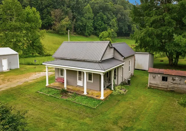 Photo 2 of Single family home for sale at 21606 E Sams Crk Rd, Laurelville, OH 43135 | MLS# 226033301 | Listing updated on 2026-09-02