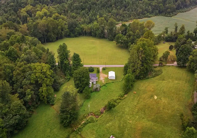 Photo 3 of Single family home for sale at 21606 E Sams Crk Rd, Laurelville, OH 43135 | MLS# 226033301 | Listing updated on 2026-09-02