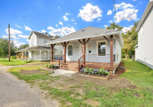Photo 3 of Single family home for sale at 461 Stewart St, Zanesville, OH 43701 | MLS# 226033349 | Listing updated on 2026-09-08