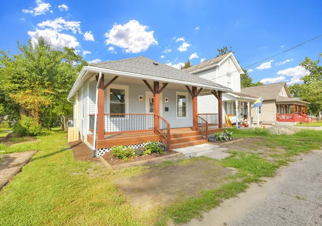 Photo 3 of Single family home for sale at 461 Stewart St, Zanesville, OH 43701 | MLS# 226033349 | Listing updated on 2026-09-08