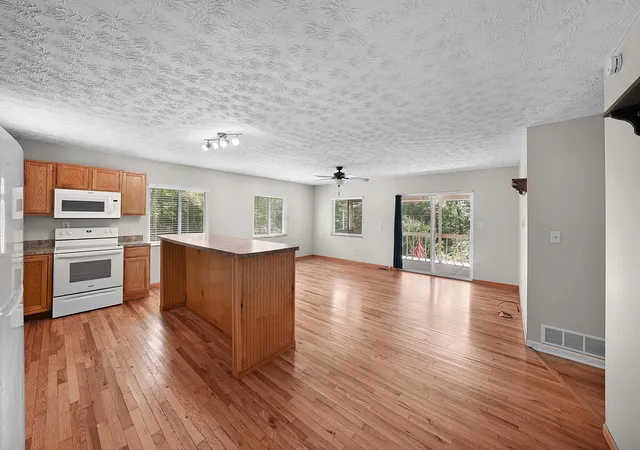 Photo 4 of Single family home for sale at 24661 Pole Ridge Rd, South Bloomingville, OH 43152 | MLS# 226033315 | Listing updated on 2026-09-08