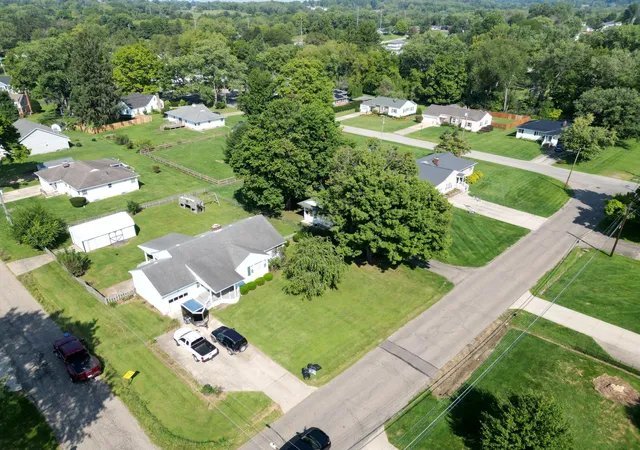 Photo 2 of Single family home for sale at 205 N Edgewood Rd, Mount Vernon, OH 43050 | MLS# 226033501 | Listing updated on 2026-09-03