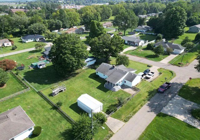 Photo 3 of Single family home for sale at 205 N Edgewood Rd, Mount Vernon, OH 43050 | MLS# 226033501 | Listing updated on 2026-09-03