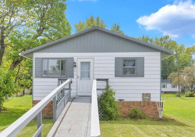 Photo 1 of Single family home for sale at 1116 E Chestnut St, Lancaster, OH 43130 | MLS# 226033356 | Listing updated on 2026-09-21