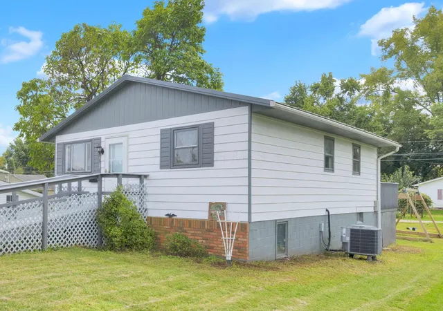 Photo 2 of Single family home for sale at 1116 E Chestnut St, Lancaster, OH 43130 | MLS# 226033356 | Listing updated on 2026-09-21