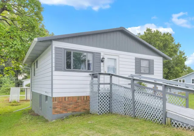 Photo 4 of Single family home for sale at 1116 E Chestnut St, Lancaster, OH 43130 | MLS# 226033356 | Listing updated on 2026-09-21