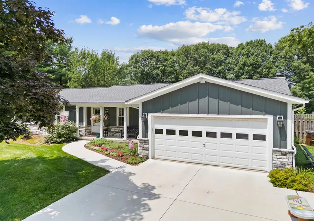 Photo 2 of Single family home for sale at 638 Glenn Rd, Delaware, OH 43015 | MLS# 226033964 | Listing updated on 2026-09-20