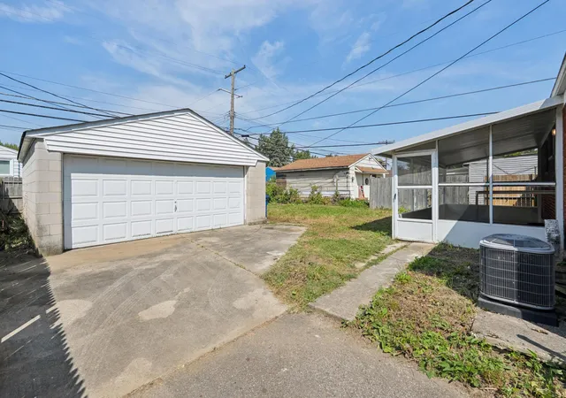Photo 3 of Single family home for sale at 751 Glenmoor Dr, Columbus, OH 43228 | MLS# 226033317 | Listing updated on 2026-09-13