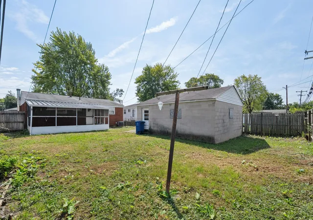 Photo 4 of Single family home for sale at 751 Glenmoor Dr, Columbus, OH 43228 | MLS# 226033317 | Listing updated on 2026-09-13