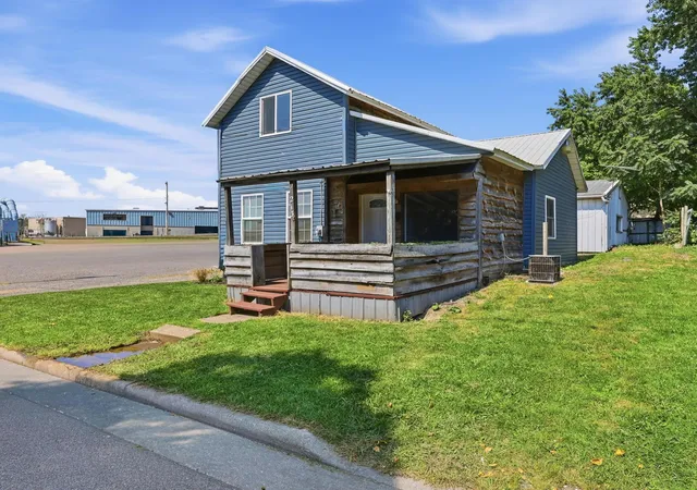 Photo 3 of Single family home for sale at 213 Vine St, Mansfield, OH 44902 | MLS# 226033731 | Listing updated on 2026-10-07