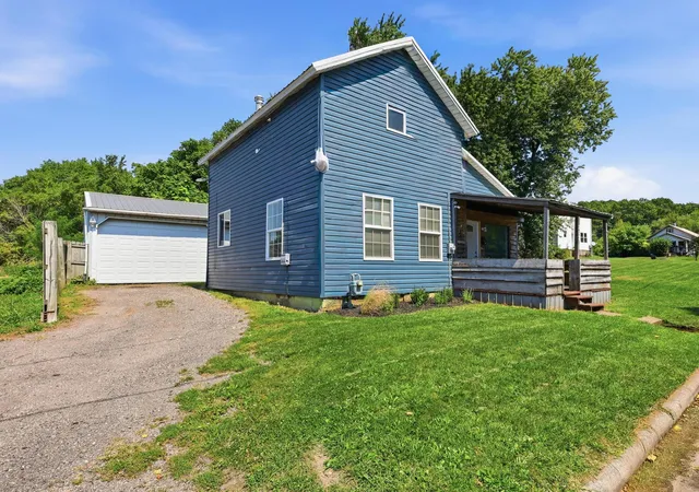 Photo 4 of Single family home for sale at 213 Vine St, Mansfield, OH 44902 | MLS# 226033731 | Listing updated on 2026-10-07