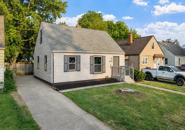 Photo 2 of Single family home for sale at 2582 Atwood Ter, Columbus, OH 43211 | MLS# 226033337 | Listing updated on 2026-09-27