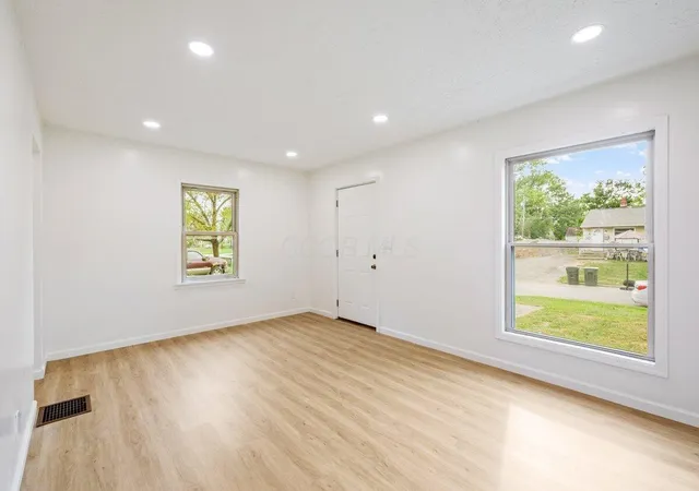 Photo 4 of Single family home for sale at 2582 Atwood Ter, Columbus, OH 43211 | MLS# 226033337 | Listing updated on 2026-09-27