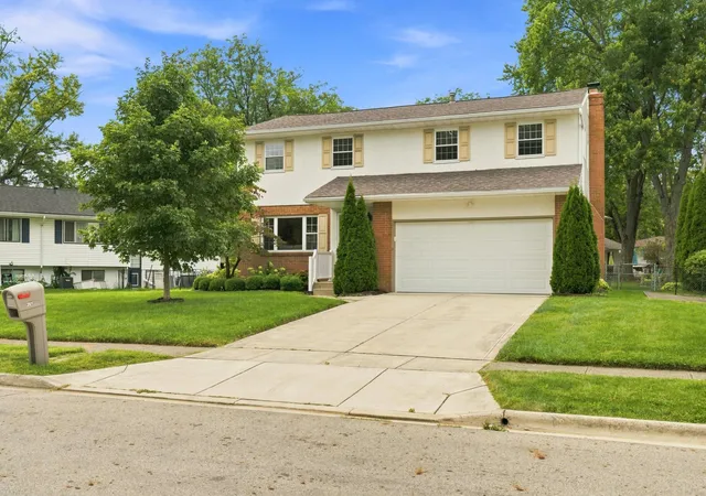 Photo 2 of Single family home for sale at 261 Brookhaven Dr E, Columbus, OH 43230 | MLS# 226033378 | Listing updated on 2026-09-12