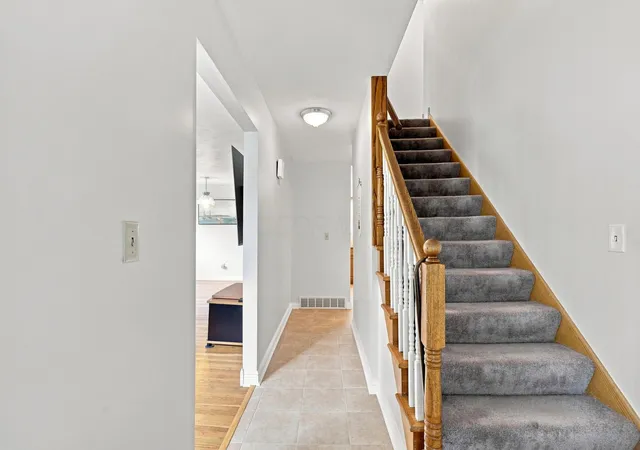 Photo 4 of Single family home for sale at 261 Brookhaven Dr E, Columbus, OH 43230 | MLS# 226033378 | Listing updated on 2026-09-12