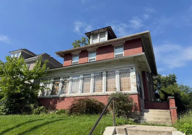 Photo 2 of Single family home for sale at 389 Fairwood Ave, Columbus, OH 43205 | MLS# 226033724 | Listing updated on 2026-09-08