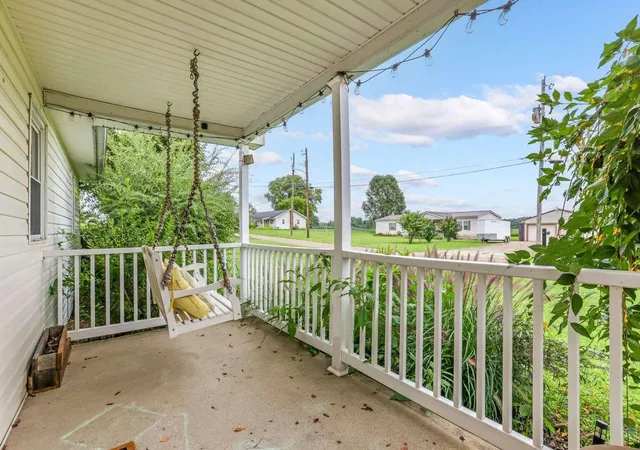Photo 3 of Single family home for sale at 89 Beard St, Frazeysburg, OH 43822 | MLS# 226033375 | Listing updated on 2026-10-05