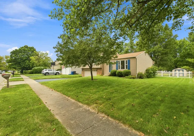 Photo 3 of Single family home for sale at 1129 Fletcher Dr, Reynoldsburg, OH 43068 | MLS# 226033442 | Listing updated on 2026-09-23