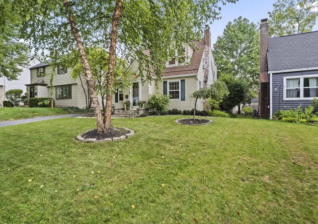 Photo 2 of Sale Pending at 249 W Schreyer Pl, Columbus, OH 43214 | MLS# 226033366 | Listing updated on 2026-09-13