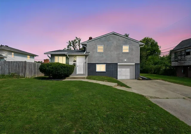 Photo 1 of Single family home for sale at 990 Reeb Ave, Columbus, OH 43207 | MLS# 226033483 | Listing updated on 2026-10-05