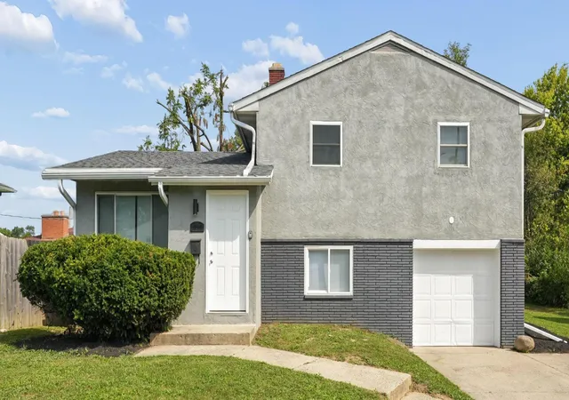 Photo 2 of Single family home for sale at 990 Reeb Ave, Columbus, OH 43207 | MLS# 226033483 | Listing updated on 2026-10-05