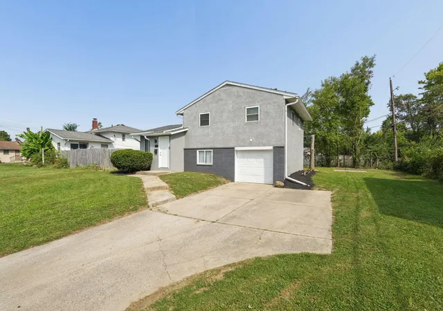 Photo 3 of Single family home for sale at 990 Reeb Ave, Columbus, OH 43207 | MLS# 226033483 | Listing updated on 2026-10-05