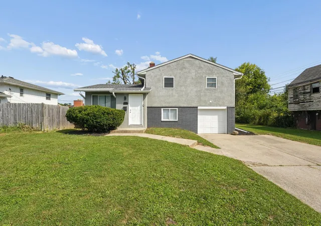 Photo 3 of Single family home for sale at 990 Reeb Ave, Columbus, OH 43207 | MLS# 226033483 | Listing updated on 2026-10-05