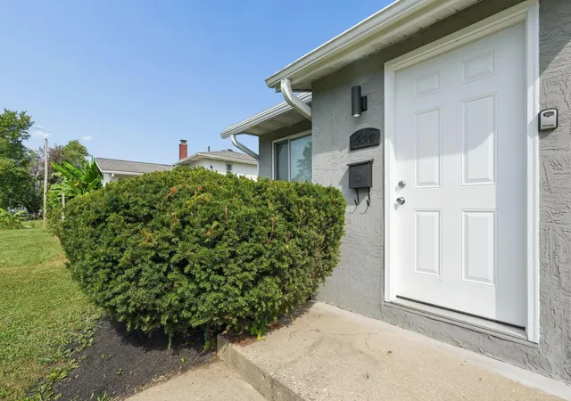 Photo 4 of Single family home for sale at 990 Reeb Ave, Columbus, OH 43207 | MLS# 226033483 | Listing updated on 2026-10-05