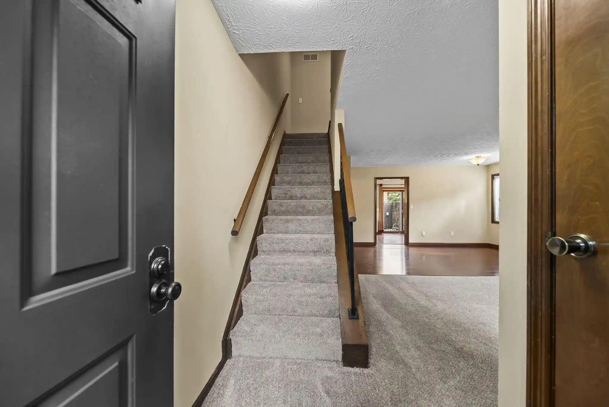 Listing Photo 2 - Condo for sale in 5347 Tartan Ln located at 5347 Tartan Ln, Columbus, OH 43235 - Unit 5347 Tartan Ln