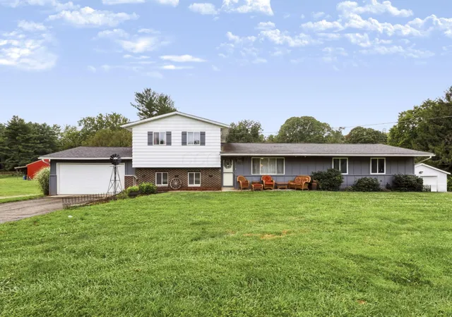 Photo 1 of Single family home for sale at 2403 Hickman Rd Ne, Newark, OH 43055 | MLS# 226033489 | Listing updated on 2026-09-07