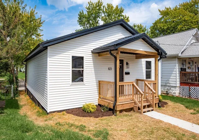 Photo 4 of Single family home for sale at 823 Race St, Zanesville, OH 43701 | MLS# 226033364 | Listing updated on 2026-10-19