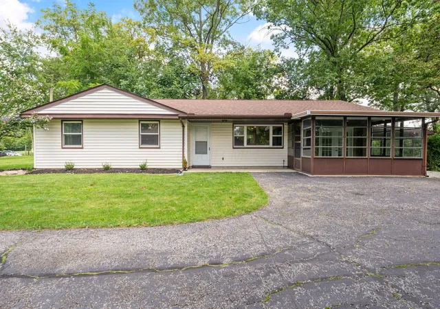 Photo 3 of Single family home for sale at 2255 Cherokee Dr, London, OH 43140 | MLS# 226033384 | Listing updated on 2026-09-17