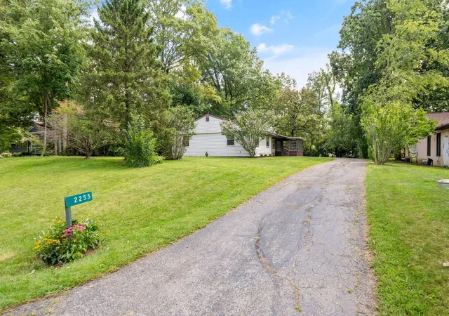 Photo 3 of Single family home for sale at 2255 Cherokee Dr, London, OH 43140 | MLS# 226033384 | Listing updated on 2026-09-17