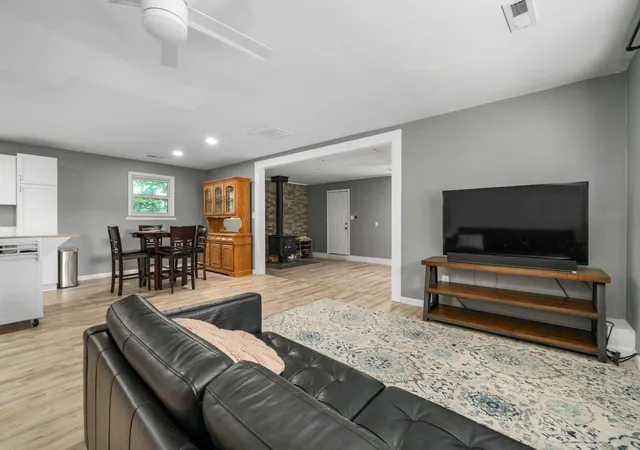 Photo 4 of Single family home for sale at 2255 Cherokee Dr, London, OH 43140 | MLS# 226033384 | Listing updated on 2026-09-17