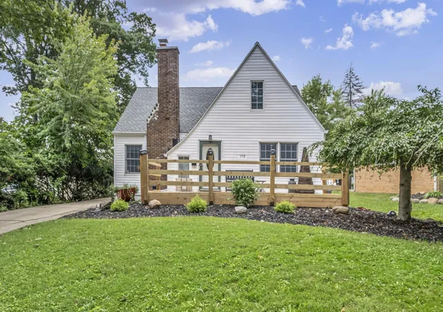 Photo 2 of Single family home for sale at 179 Oakwood Dr, Mansfield, OH 44906 | MLS# 226033453 | Listing updated on 2026-09-14